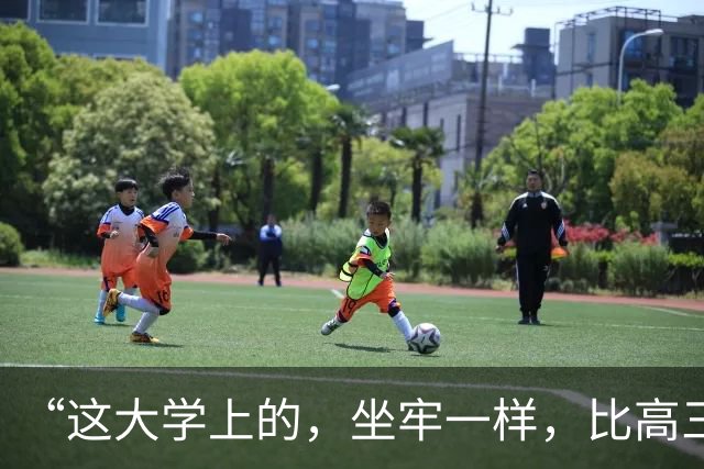 “这大学上的，坐牢一样，比高三还难受”，大一学生吐槽：7:30出门21:30回寝，晚自习还有学姐点名